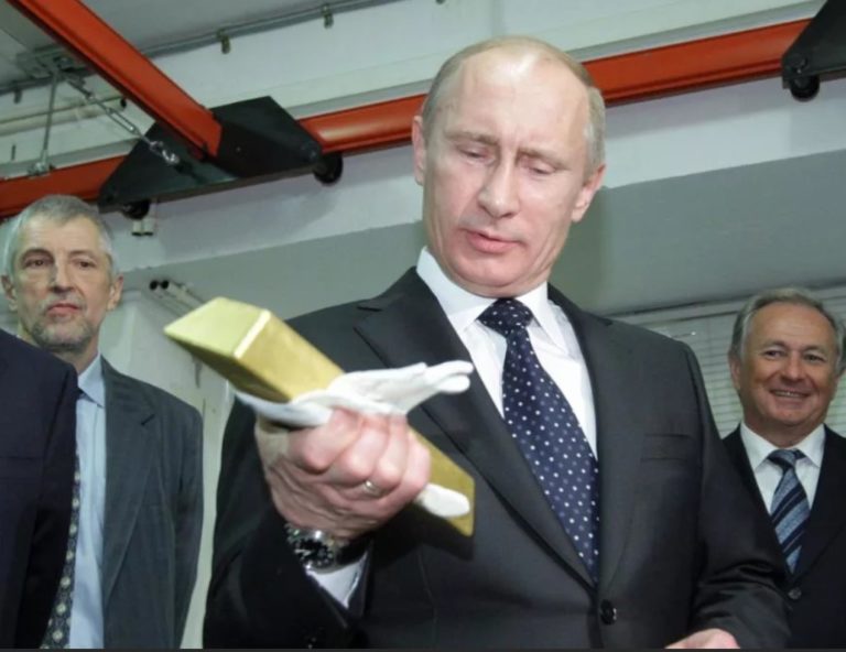 В.В.Путин и слиток золота