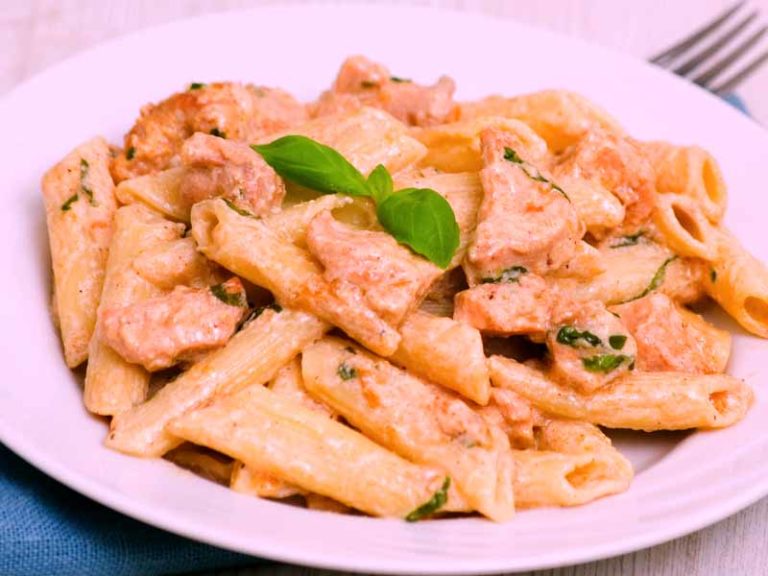 Пенне с курицей