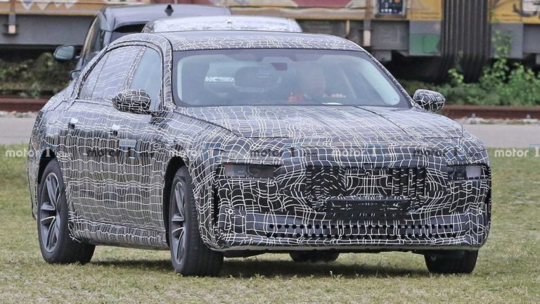 Лучшие новости: BMW получит двухмоторный полный привод суммарной мощностью в 400 киловатт или 544 л.с.