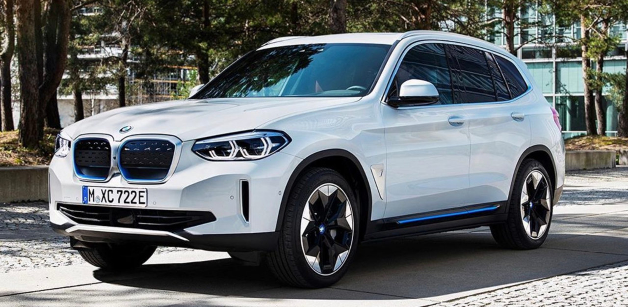 Лучшие новости об утечке фотографий серийной версии электрического кроссовера BMW iX3. 