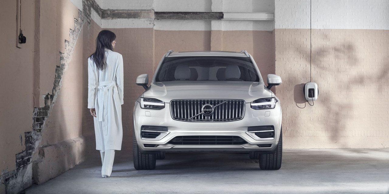 Лучшие новости о новом электрическом кроссовере Volvo XC40 Recharge.