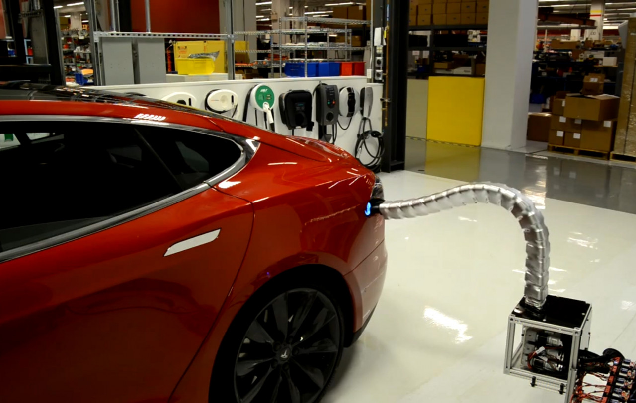 Лучшие новости о необычном зарядном устройстве для TESLA, "робот - змей"