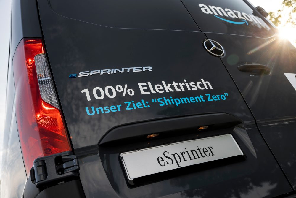 Лучшие новости о 1800 электромобилях заказанных компанией Amazon у Mercedes-Benz