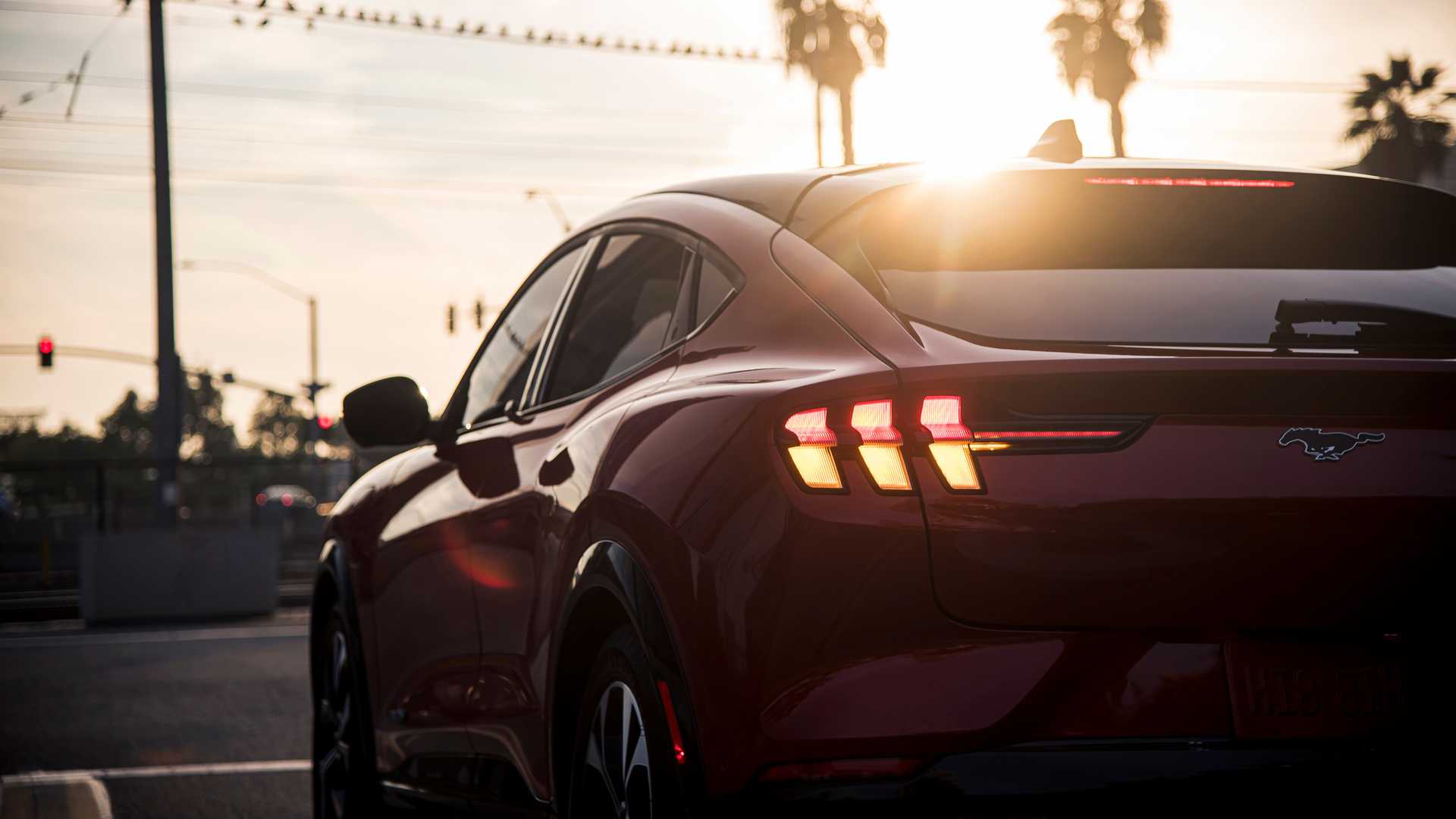 Лучшие новости о недостатках автомобилей Ford и Tesla