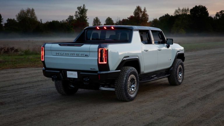 Лучшие новости о прекращении выпуска бензиновых машин GM к 2040 году.