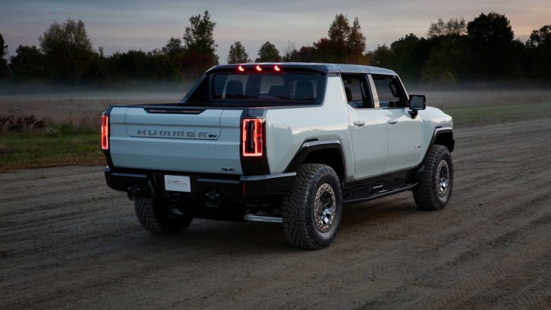 Лучшие новости о прекращении выпуска бензиновых машин GM к 2040 году.