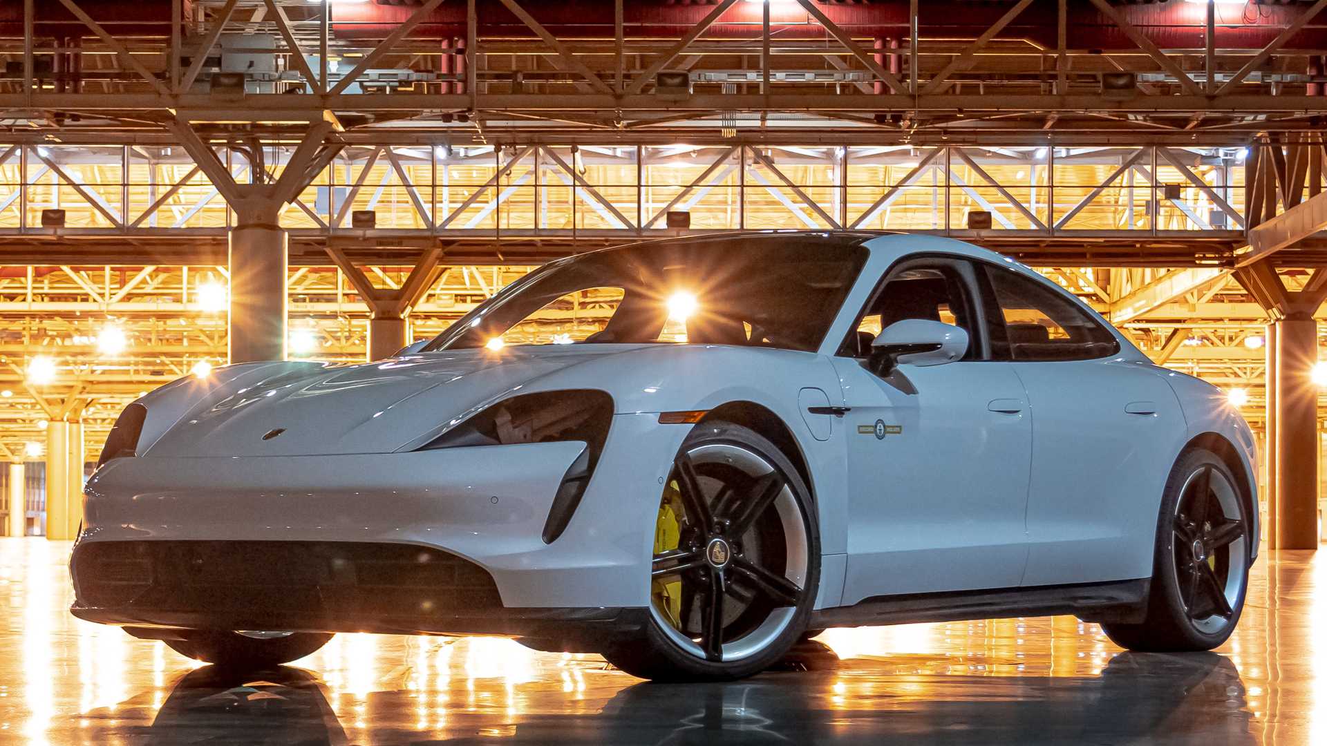 Лучшие новости о новом рекорде Porsche Taycan