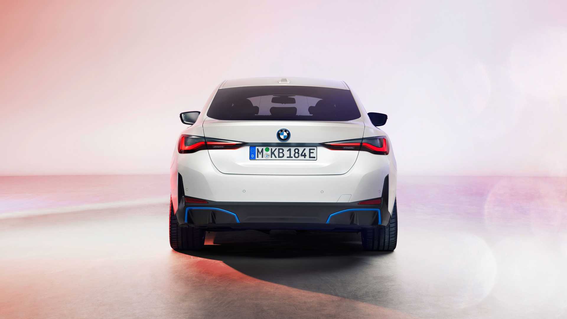 Лучшие новости о конкуренте Tesla Model 3 BMW i4