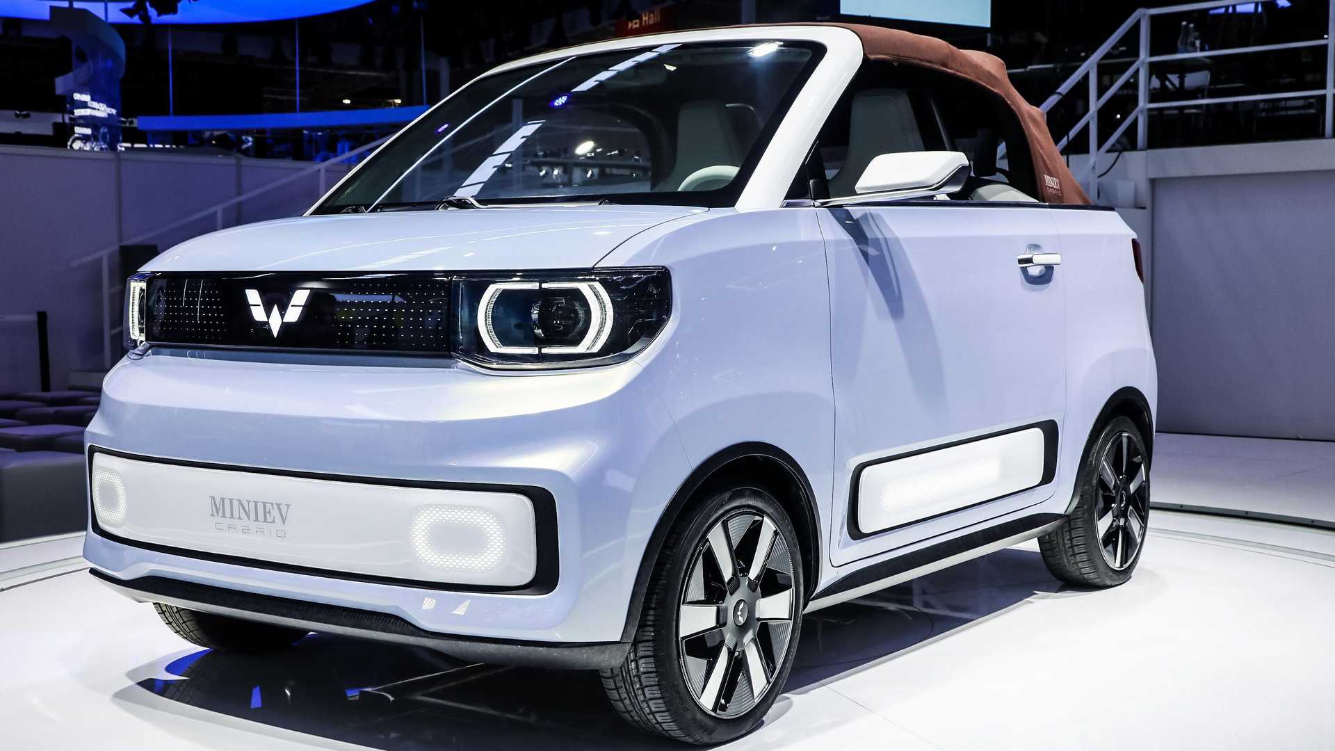 Лучшие новости о презентации нового электрического кабриолета Wuling Hongguang Mini EV
