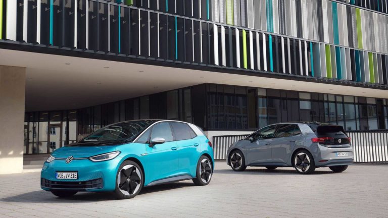 Лучшие новости об обвинении Volkswagen махинациях с продажами электромобилей  