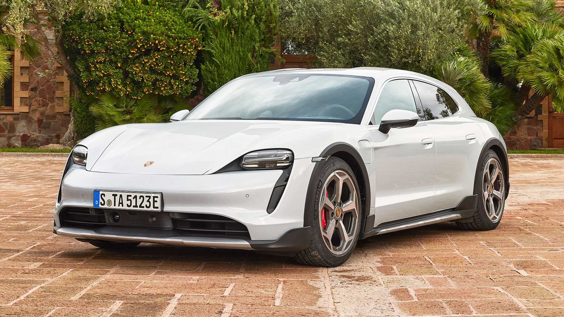 Porsche создаст своё производство батарей для самых мощных машин