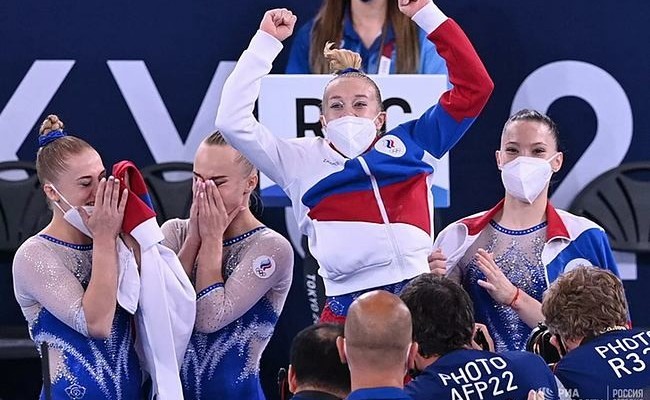Российские гимнастки завоевали золото в командном турнире на Олимпиаде