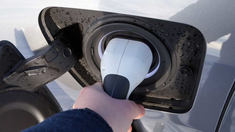 Tesla откроет сеть зарядных станций для других брендов