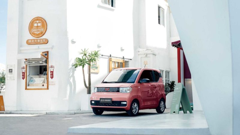 Wuling Hongguang Mini EV удержал лидерство в июне