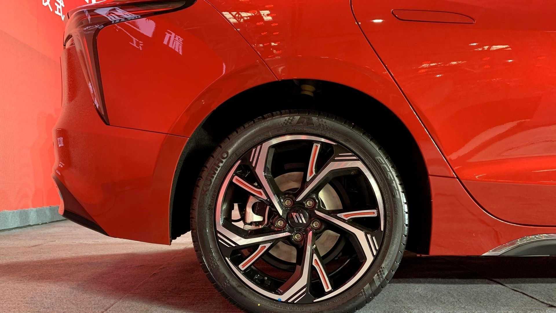 Китайский электроседан может попасть в Европу благодаря Renault