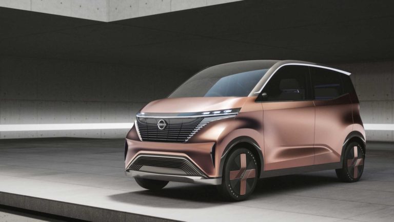 Nissan выводит на рынок электрический кей–кар