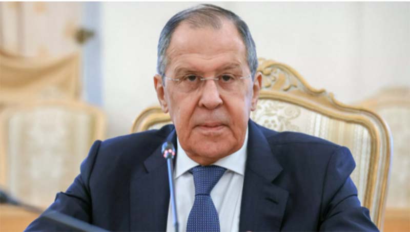 Россия не перестанет защищать граждан из-за санкций Запада, заявил Лавров