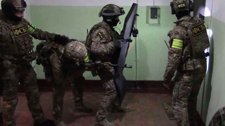 ФСБ задержала готовивших теракты ко Дню Победы неонацистов