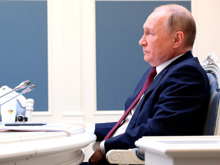«Пьют кровь»: президент РФ осудил работу банков