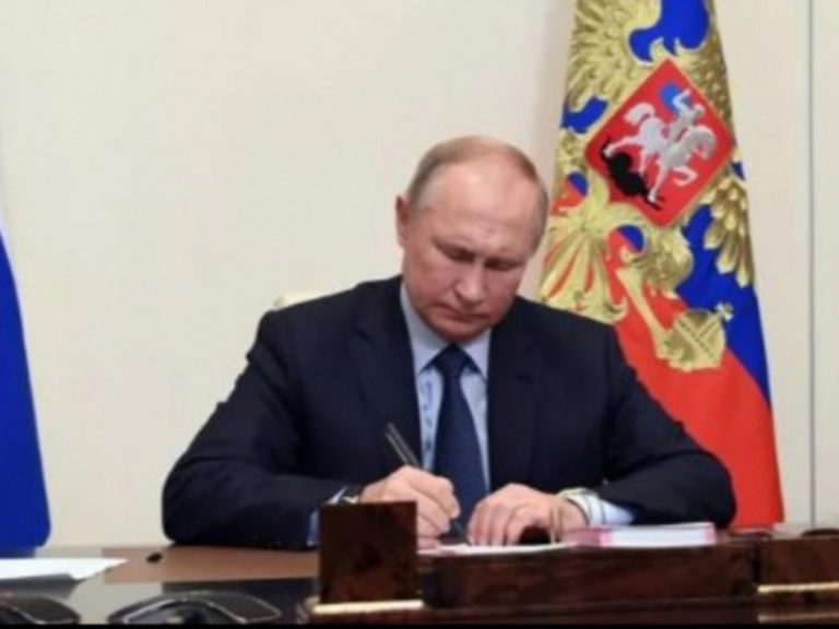 Путин подписал закон о едином пособии на детей