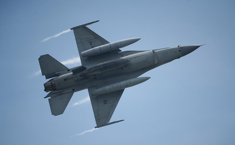 Шольц назвал обучение пилотов ВСУ управлению F-16 «долгосрочным