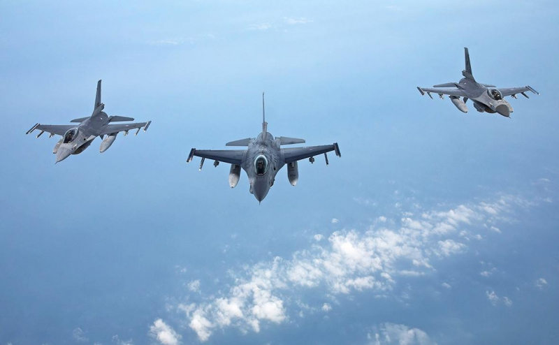 Нидерланды допустили начало обучения украинских пилотов на F-16 летом