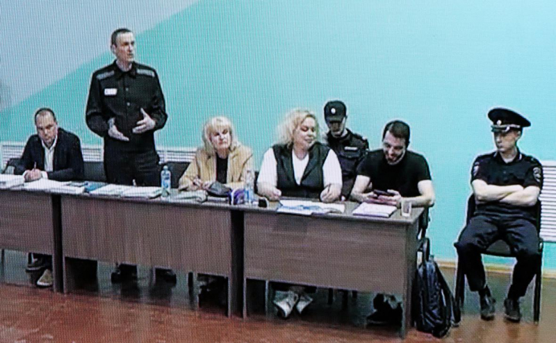 Навальный сообщил о подаче его семьей иска из-за отказа в свиданиях