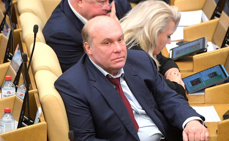 Суд решил, что депутат Госдумы незаконно владел акциями порта и