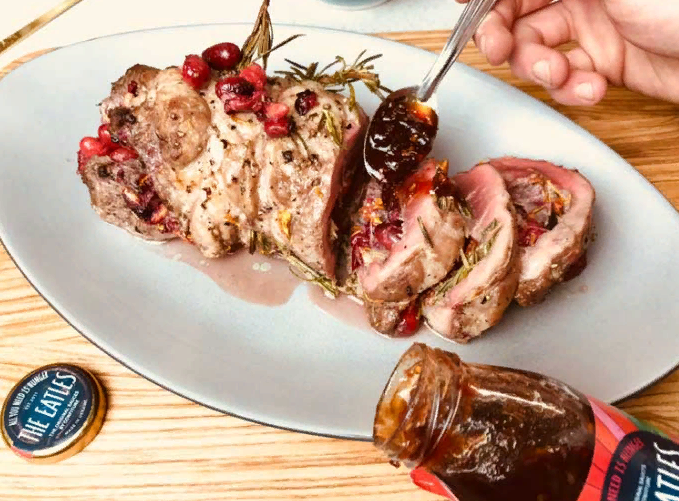 Мясной рулет с ягодами